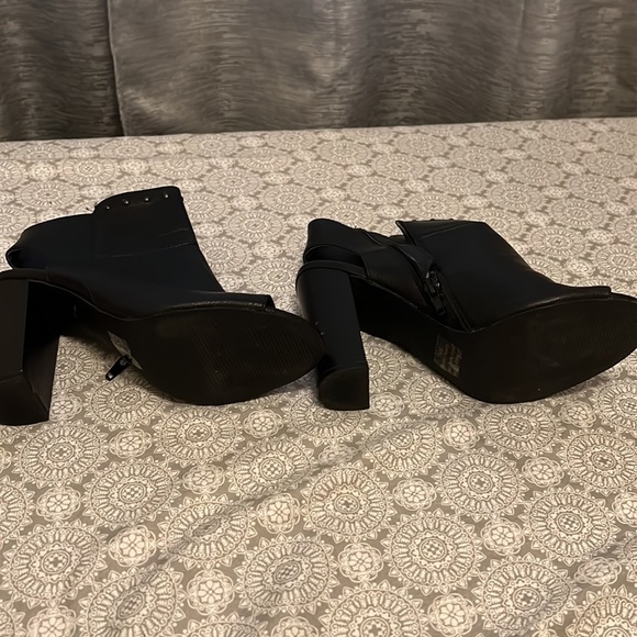 Open toes shoes - Picture 2 of 3